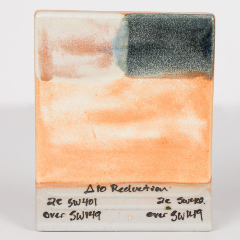 Pod SW-401 Light Flux (vlevo) a SW-402 Dark Flux (vpravo), cone 10 – redukce